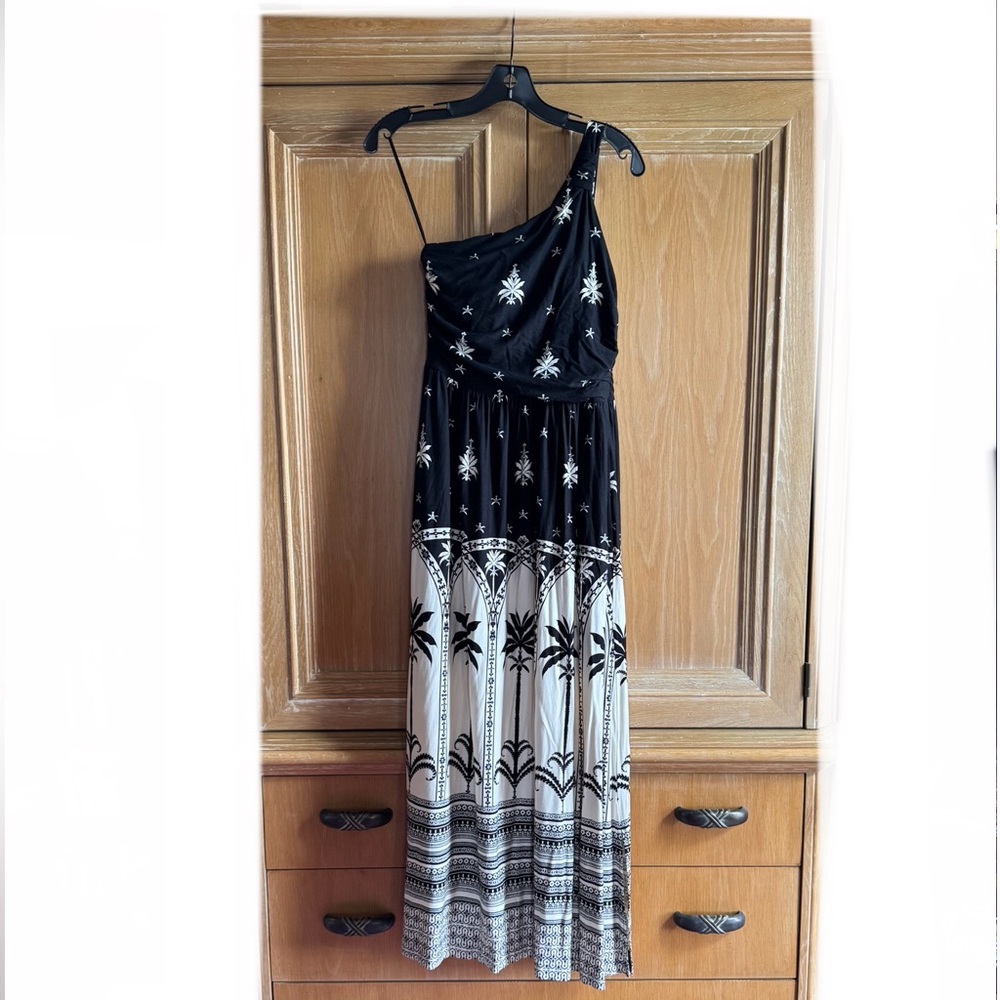 ❤️Soma Black and White One-Shoulder Maxi Dress NWT